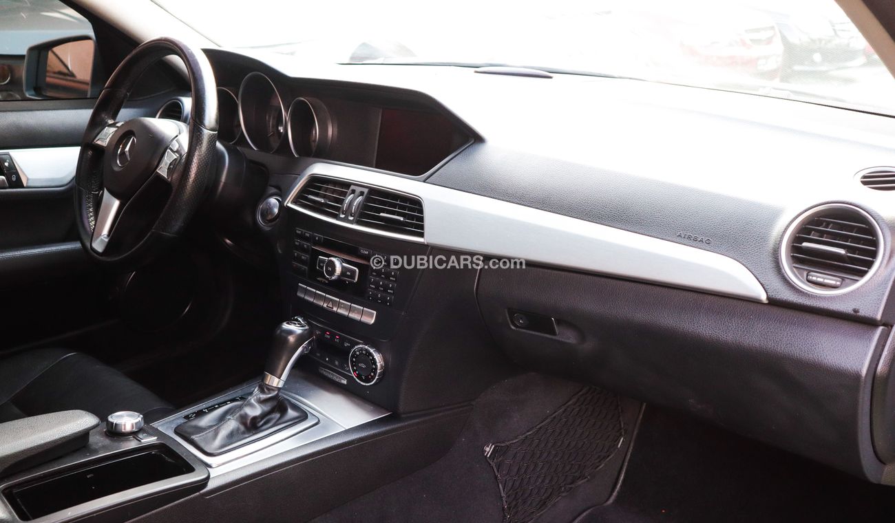Mercedes-Benz C 200 Gulf panorama model 2013 silver color cruise control in excellent condition, you do not need any exp