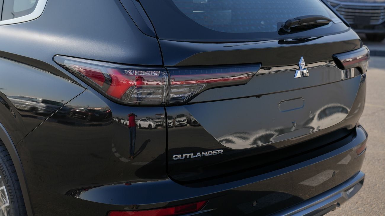 ميتسوبيشي آوتلاندر HIGHLINE ميتسوبيشي أوتلاندر 2026 – الفئة المتوسطة (G12) 2.5 لتر | SUV بسبعة مقاعد | مواصفات الخليج |