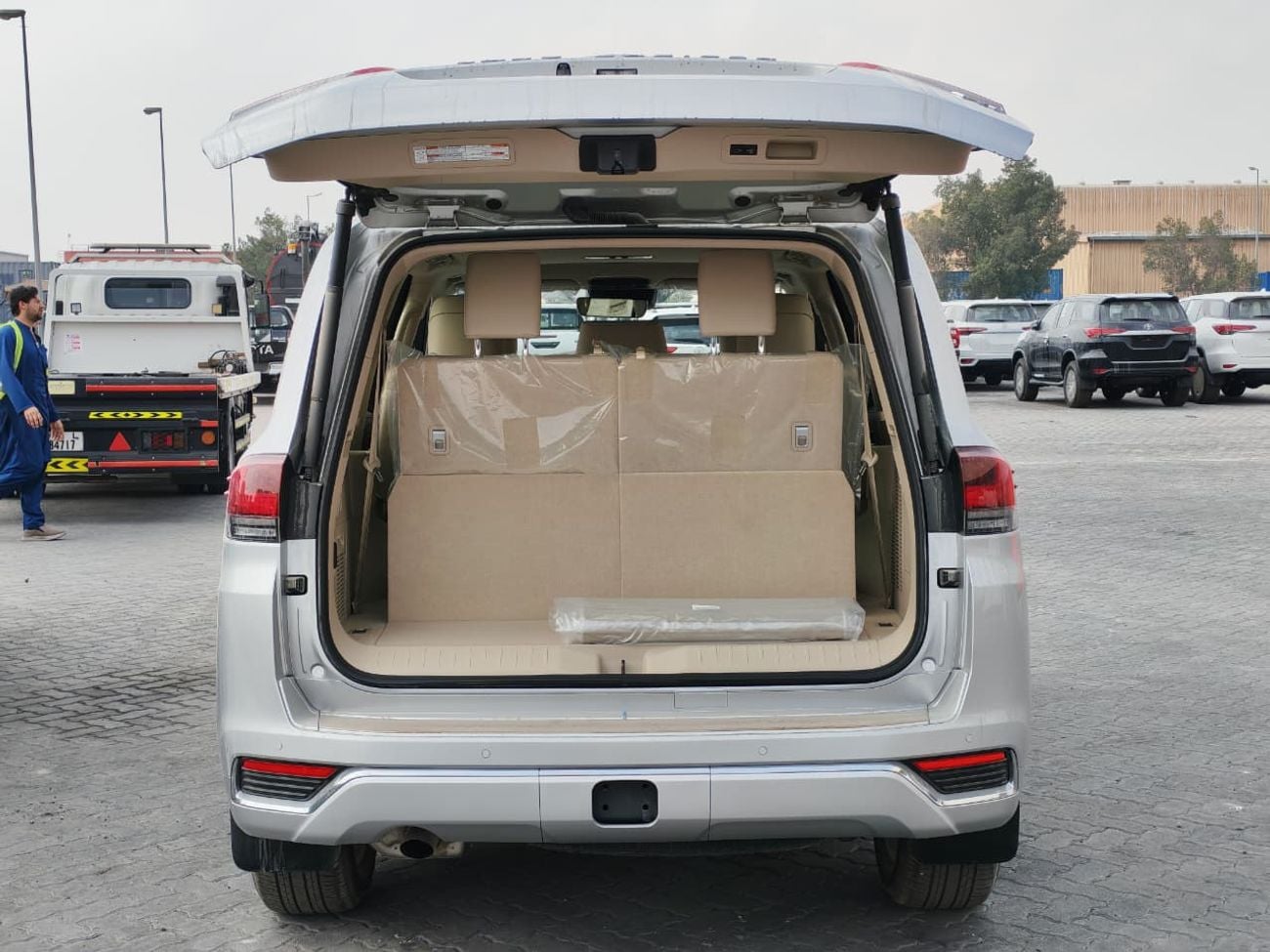 تويوتا لاند كروزر 2025 Toyota Land Cruiser LC300 VX Full-Option with Radar 4.0L V6 Naturally-Aspirated Petrol A/T 4WD