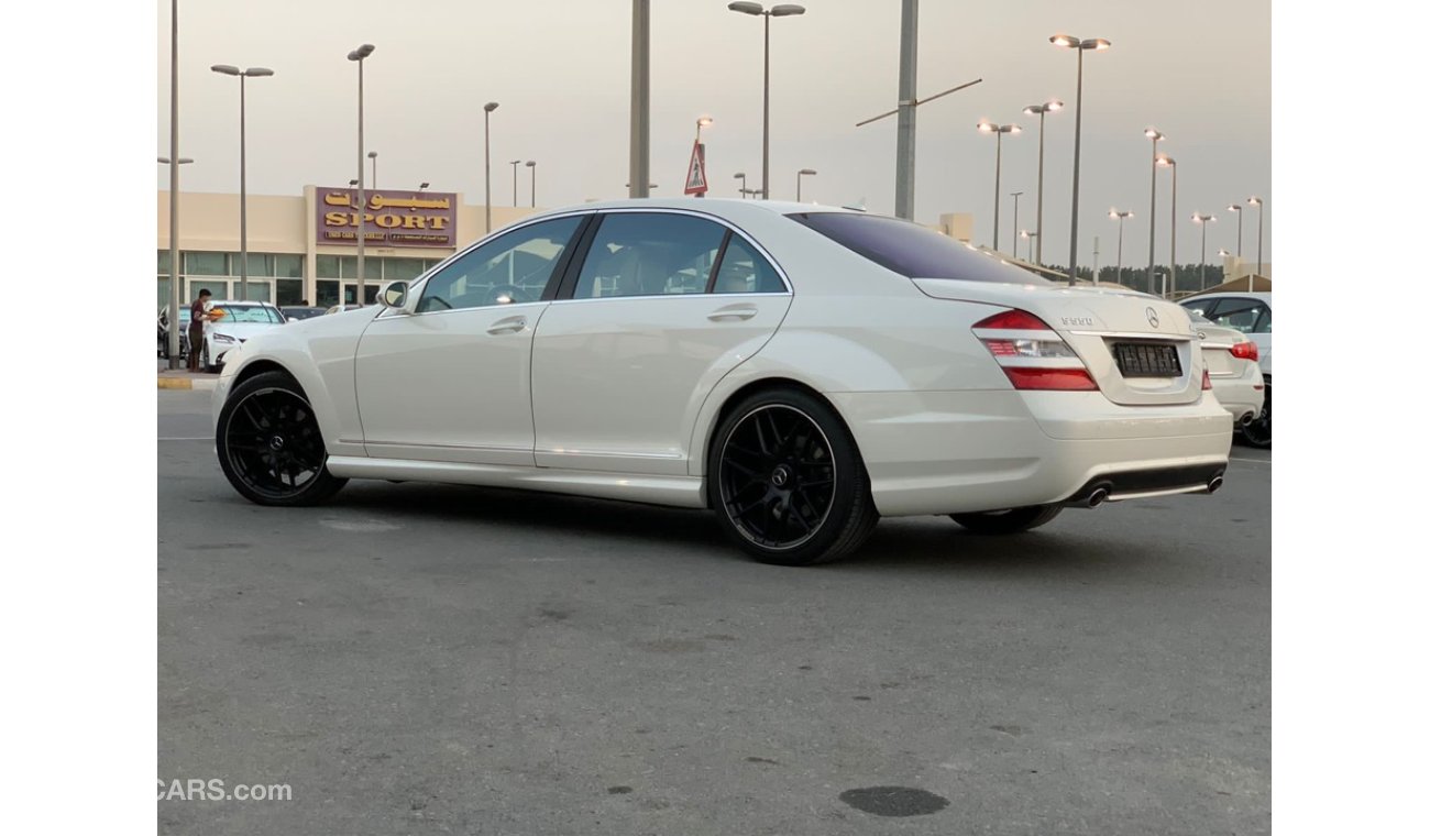 مرسيدس بنز S 550 موديل 2009 حاله ممتازه من الداخل والخارج كراسي جلد ومثبت سرعه وتحكم كهربي كامل ونظام صوت ممتاز وكامي