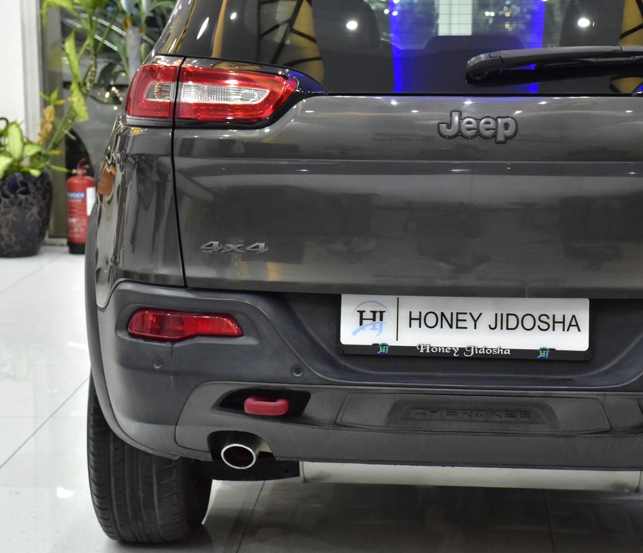 Jeep Cherokee EXCELLENT DEAL for our Jeep Cherokee TrailHawk ( 2014 Model ) in Grey Color GCC Specs