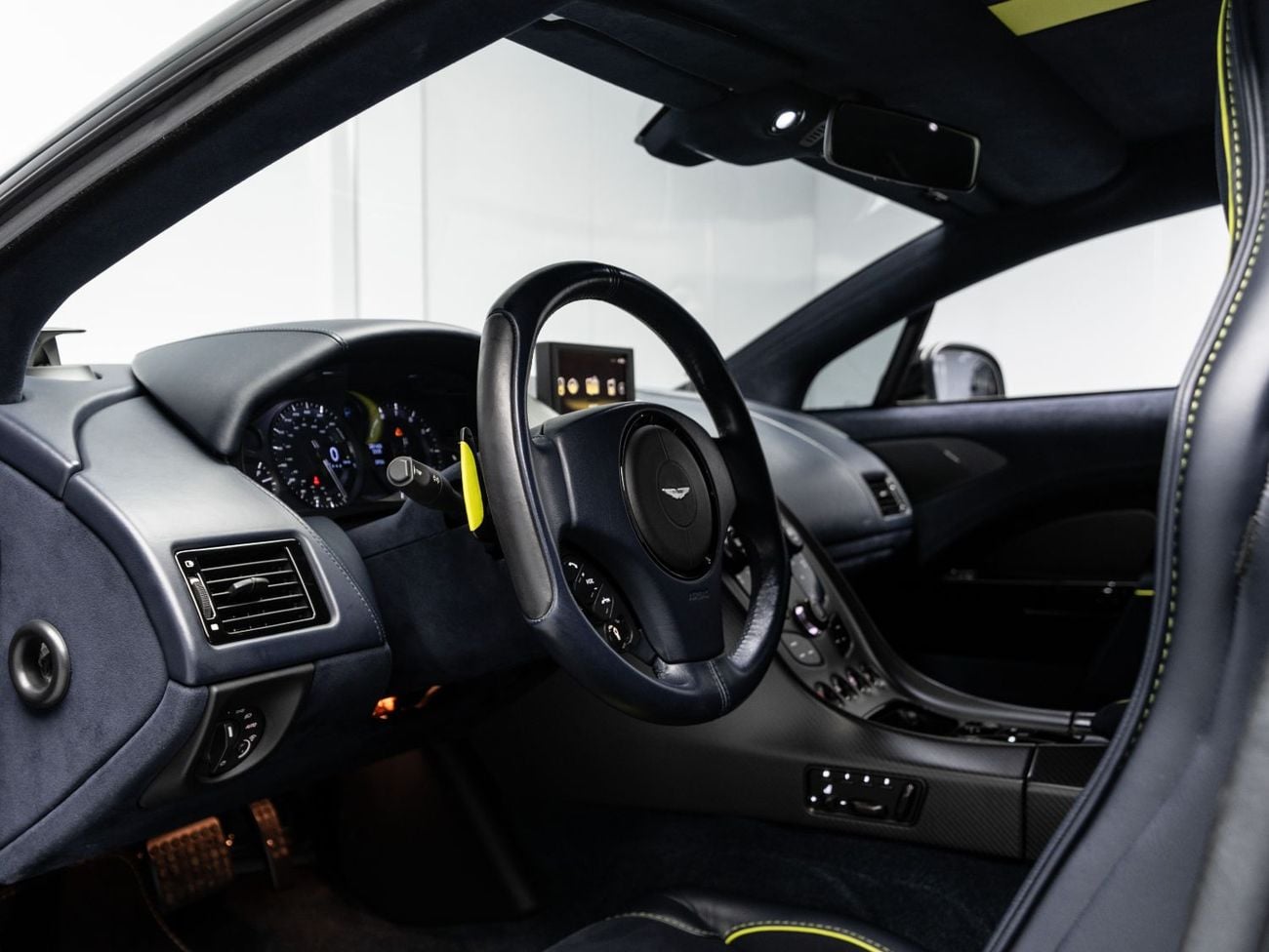 أستون مارتن رابيد AMR