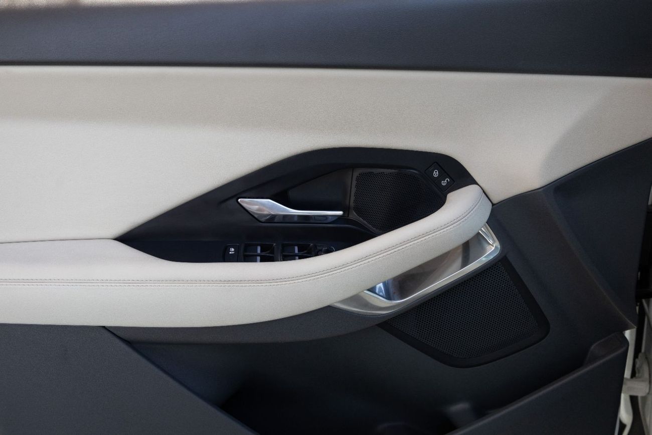 جاكوار E Pace SE P200 2.0L Jaguar E-Pace S P200 2020 GCC under Warranty with Flexible Down-Payment.