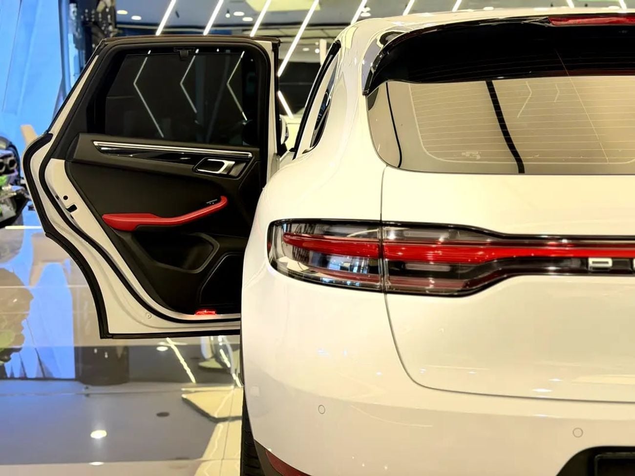 Porsche Macan Turbo GCC Specs - Pristine Condition