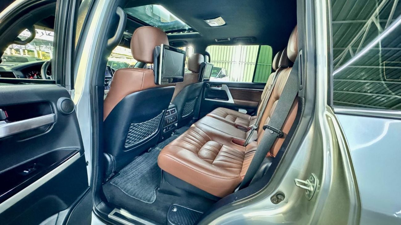 Toyota Land Cruiser GXR 4.0L GXR 5.7L warranty one year bank financie available