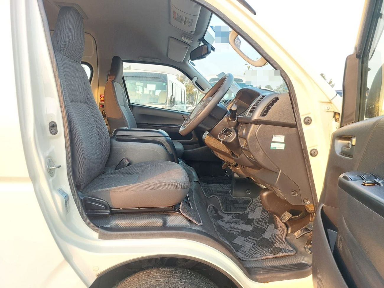 تويوتا هاياس TOYOTA HIACE COMMUTER VAN RHD 2014 MODEL 2.7 L PETROL AUTOMATIC(PM06274)