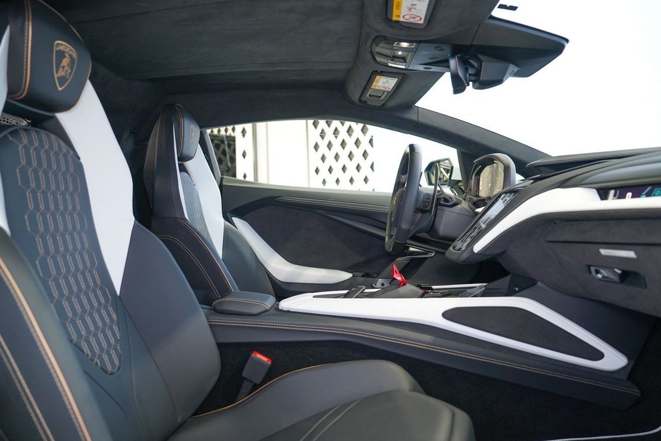 لامبورغيني ريفويلتو 6.5L V12 Hybrid