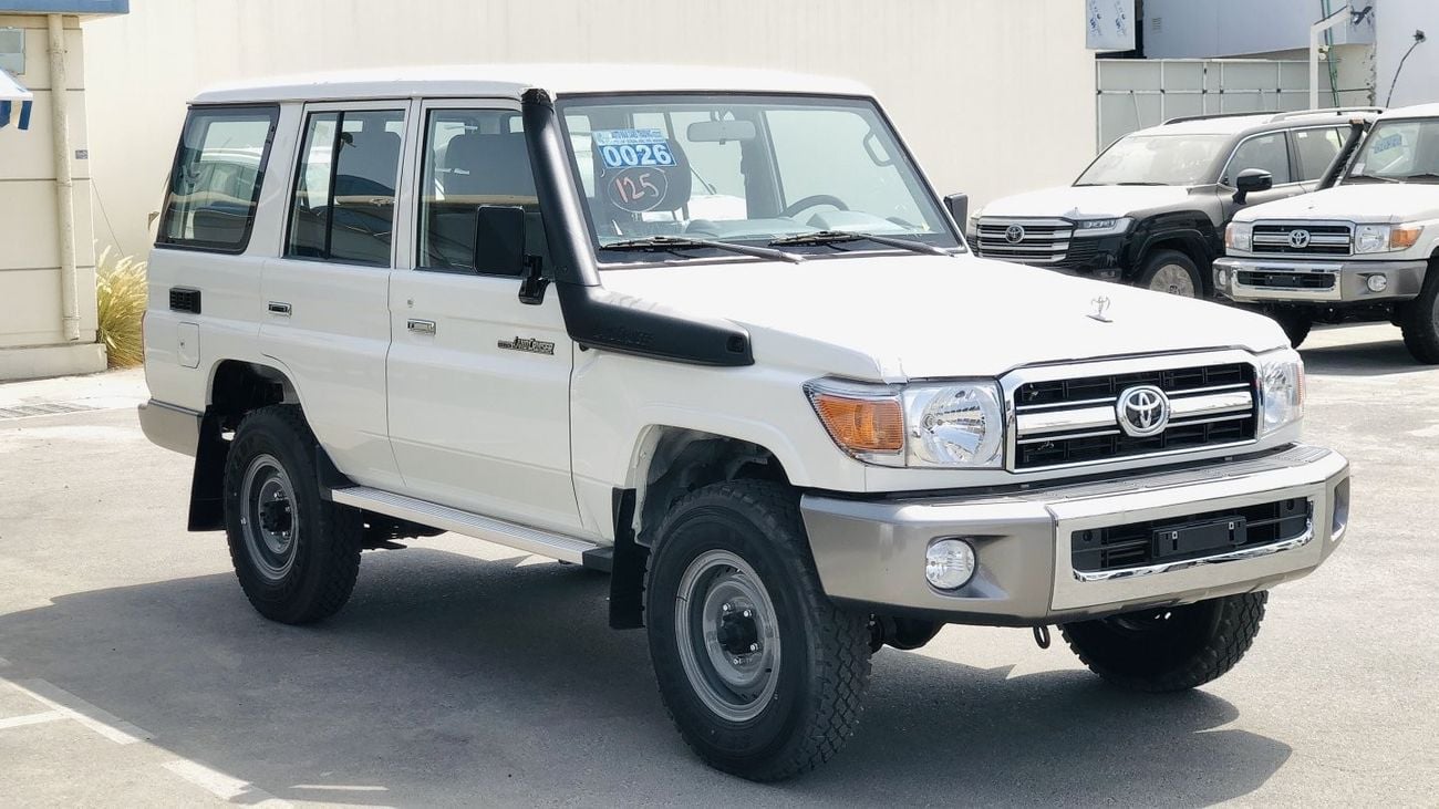 تويوتا لاند كروزر 70 4.2L DIESEL 6-CYLINDER  5-DOORS 2023