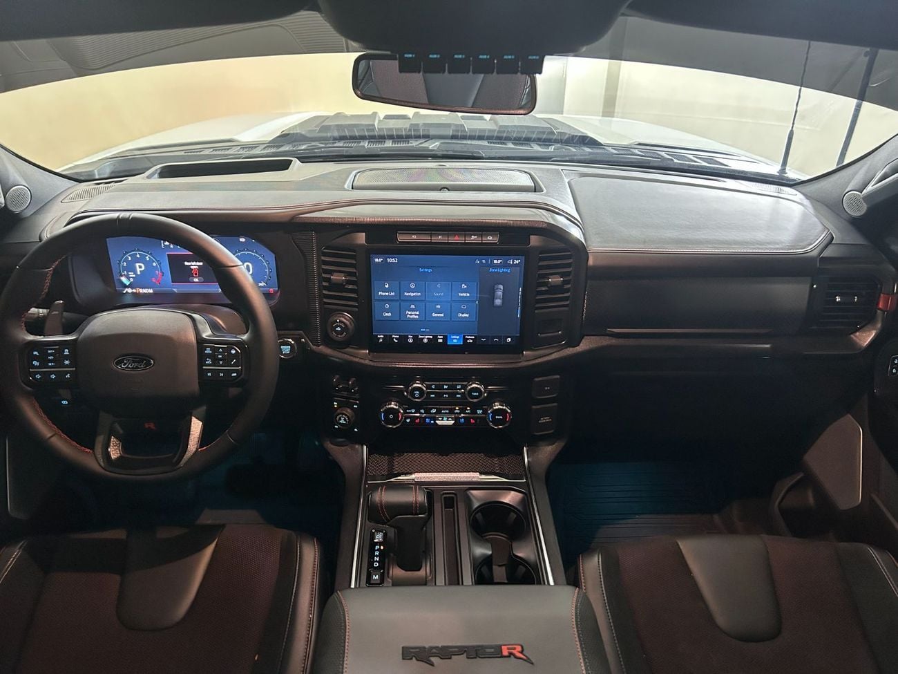 فورد F 150 RP1824 / FREE Insurance + Registration / AL TAYER MOTORS / AL QOUZ SHOWROOM