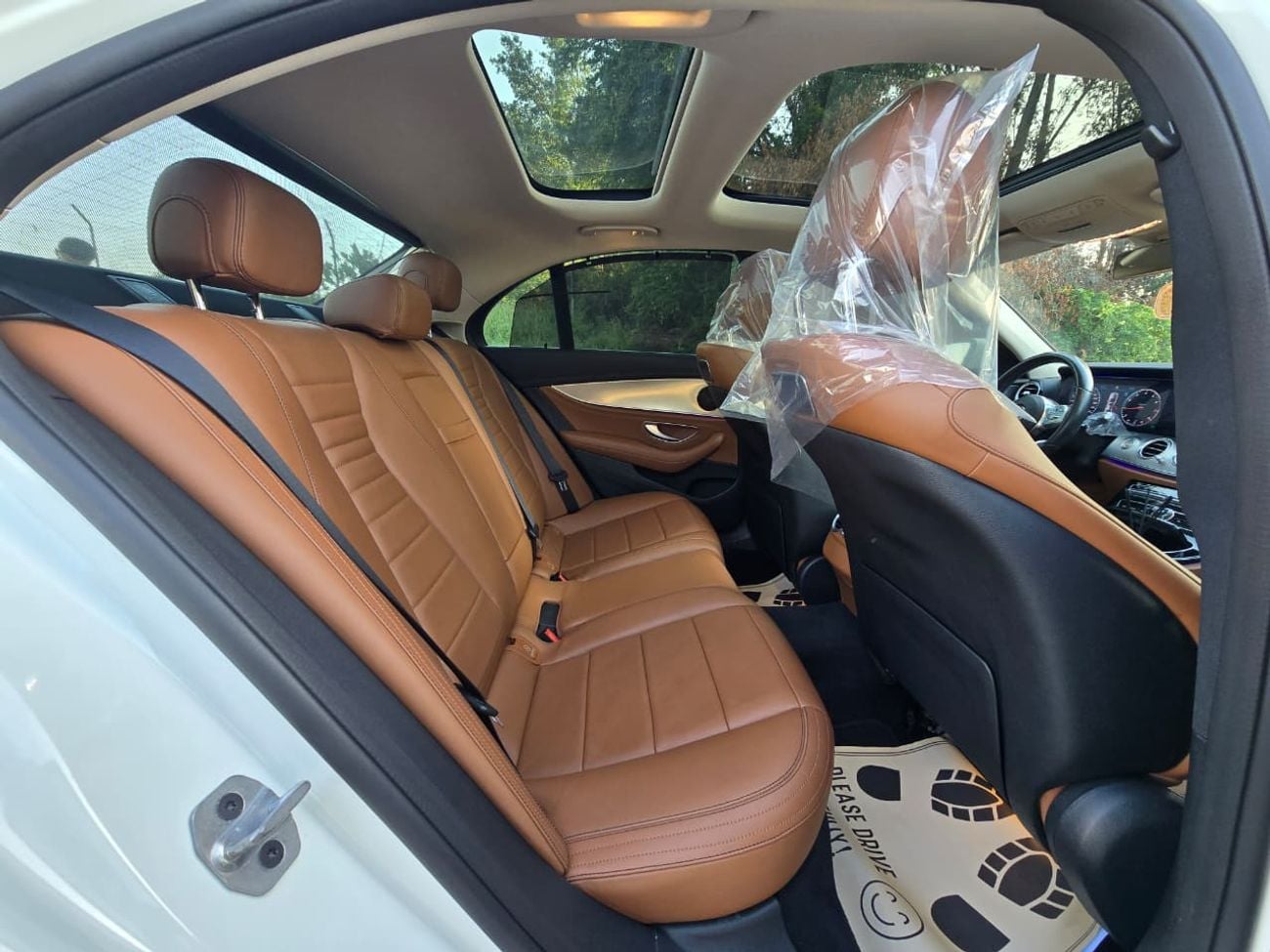 Mercedes-Benz E300 Premium + 2.0L MERCEDES E-300 2020 GCC // LOW MILEAGE // PERFECT CONDITION // FULL OPITION