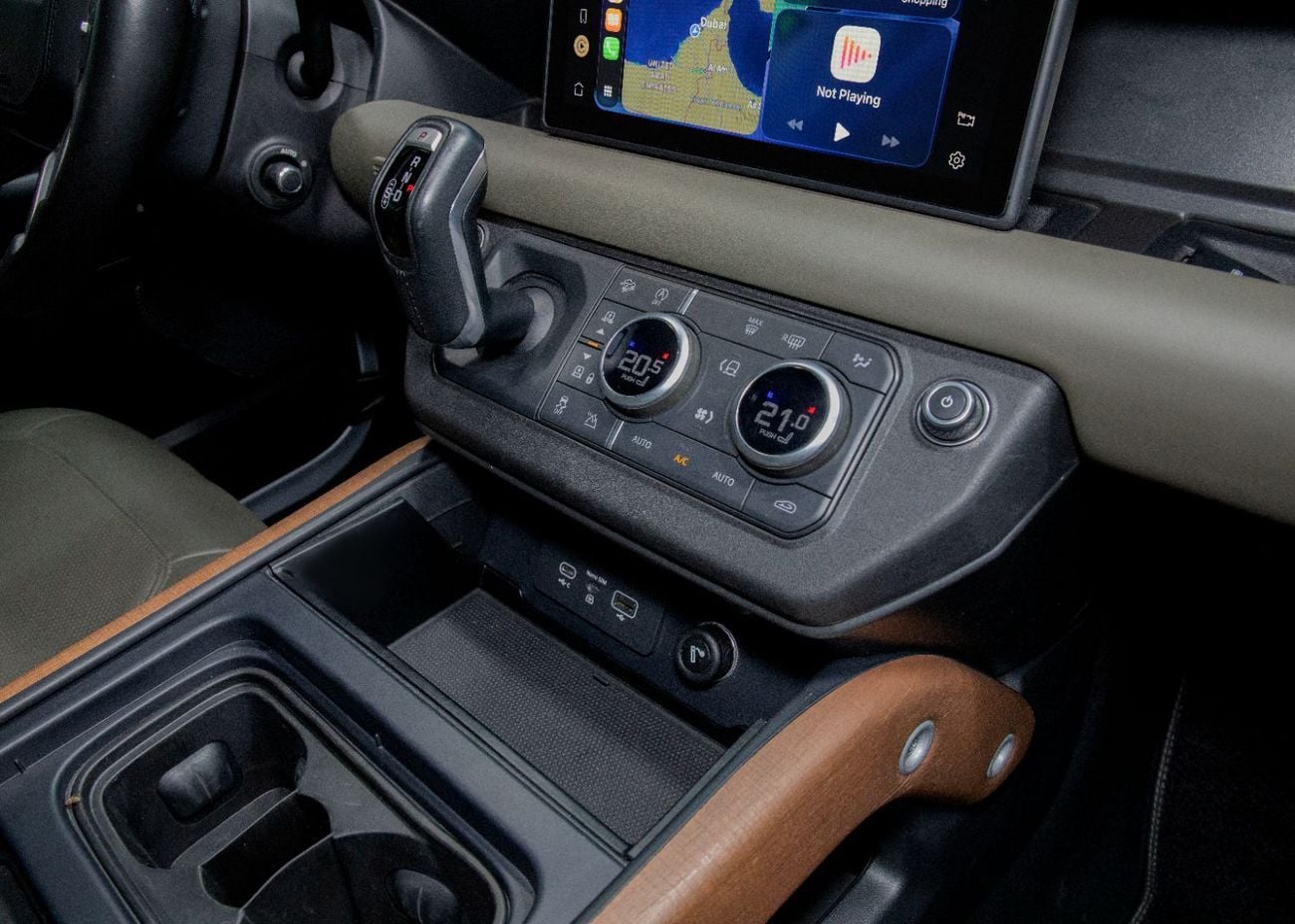 لاند روفر ديفندر P400 90 HSE 3.0L (5 Seater)