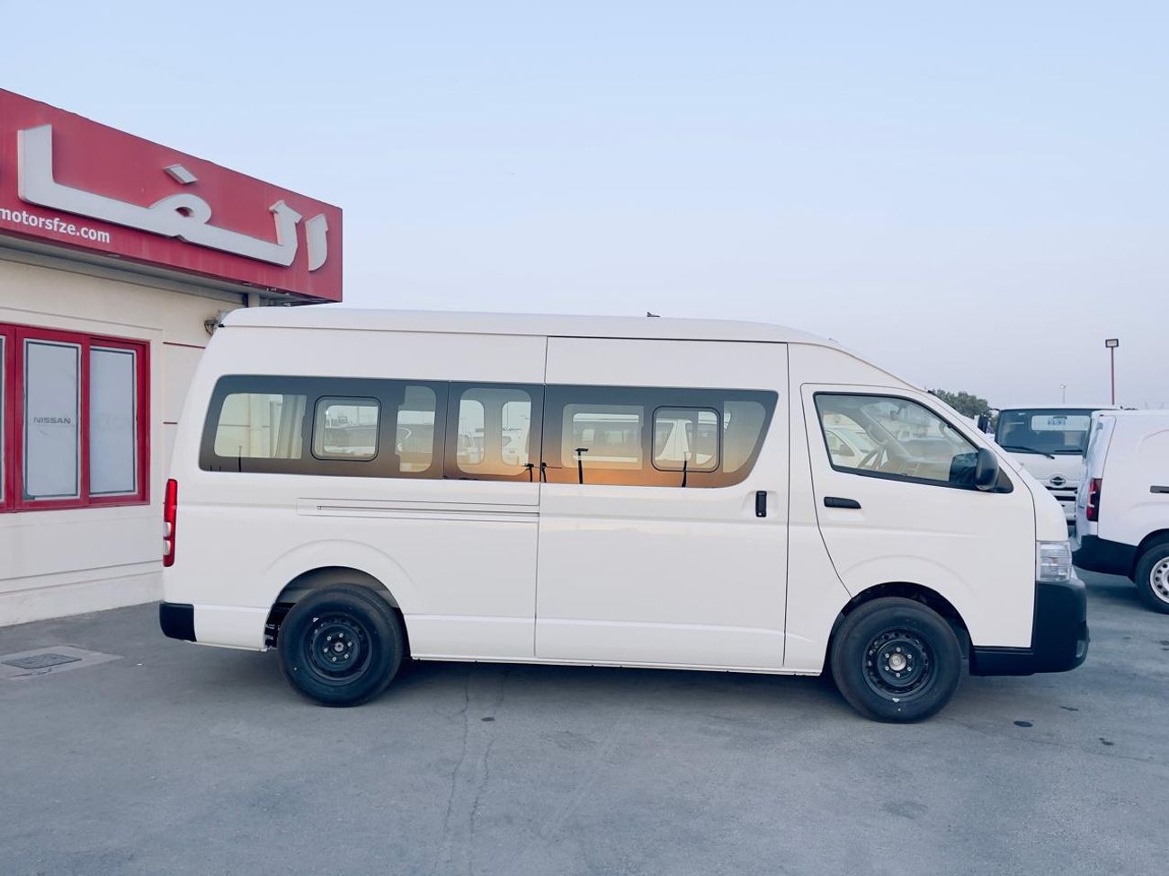 تويوتا هاياس toyota hiace hirgroof cargo glass van