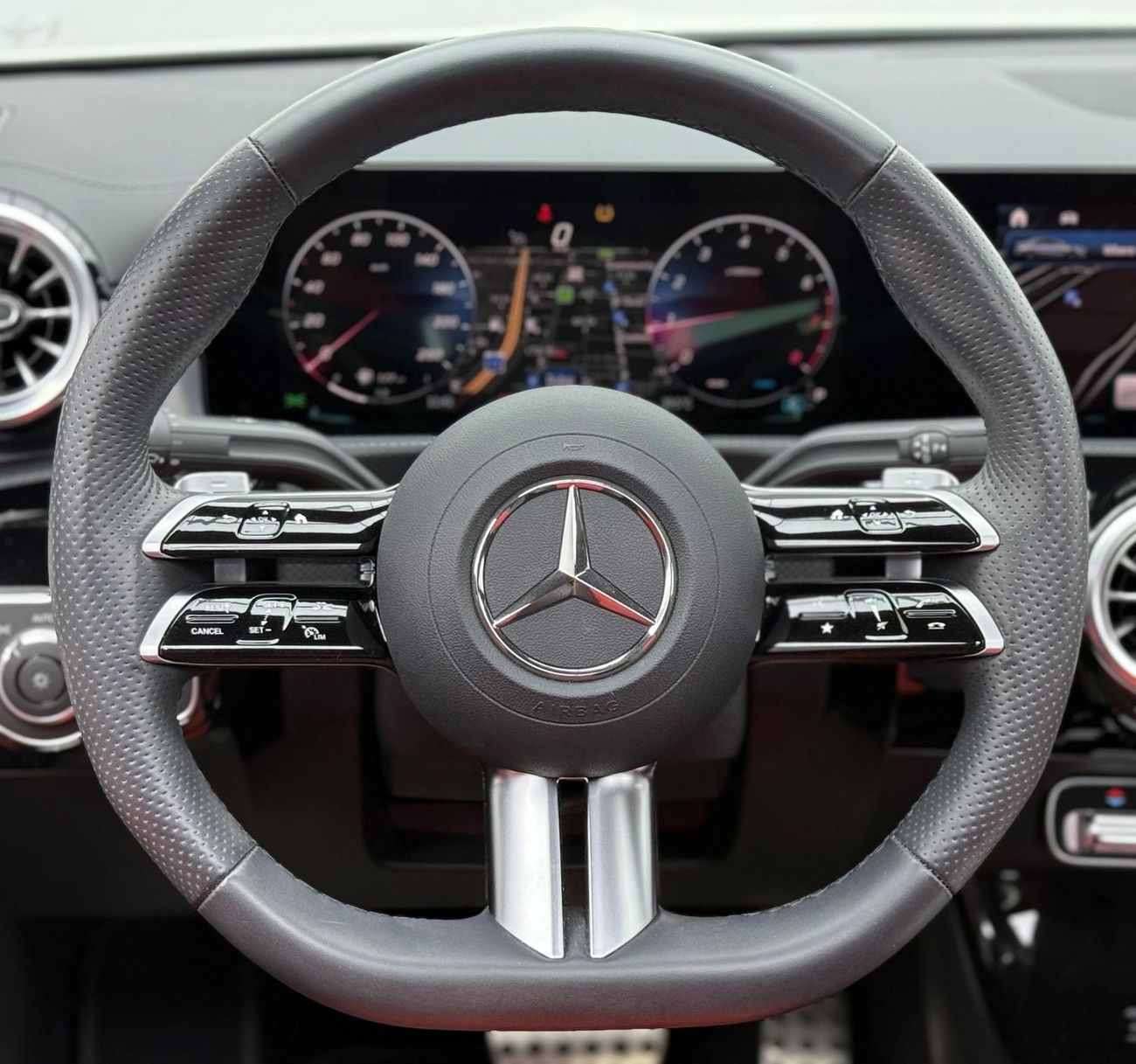 مرسيدس بنز CLA 250 4MATIC 2024 Mercedes-Benz CLA250 AMG, 2029 Mercedes Warranty + Service Pack, Very Low Km, GCC