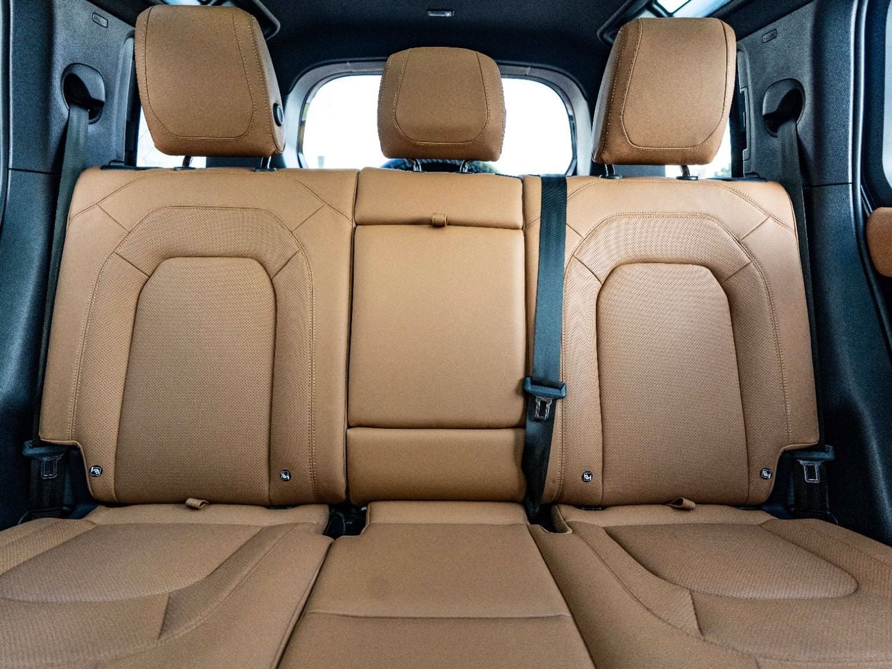 Land Rover Defender P400 110 HSE 3.0L (5 Seater)