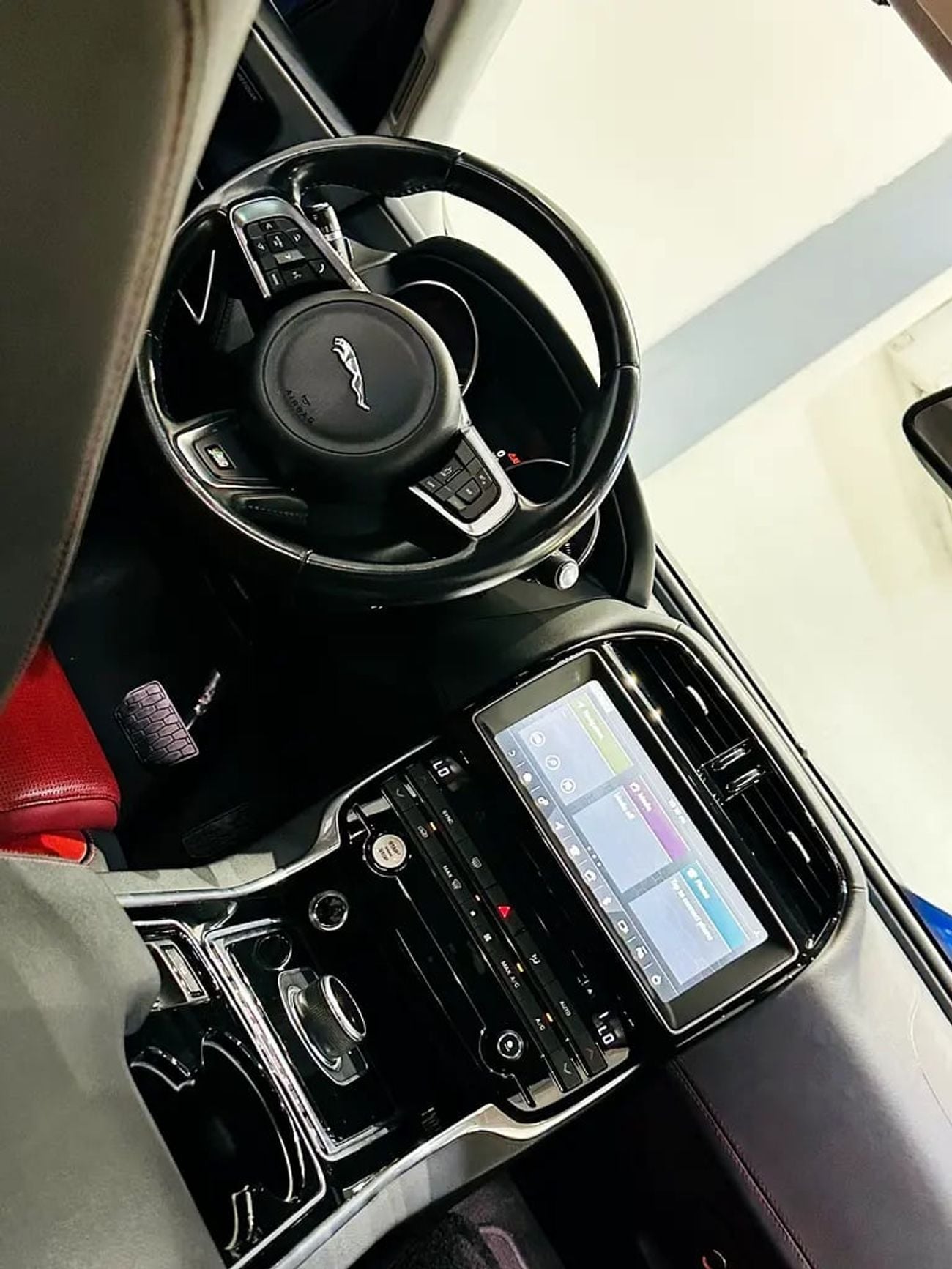 Jaguar XE R-SPORT