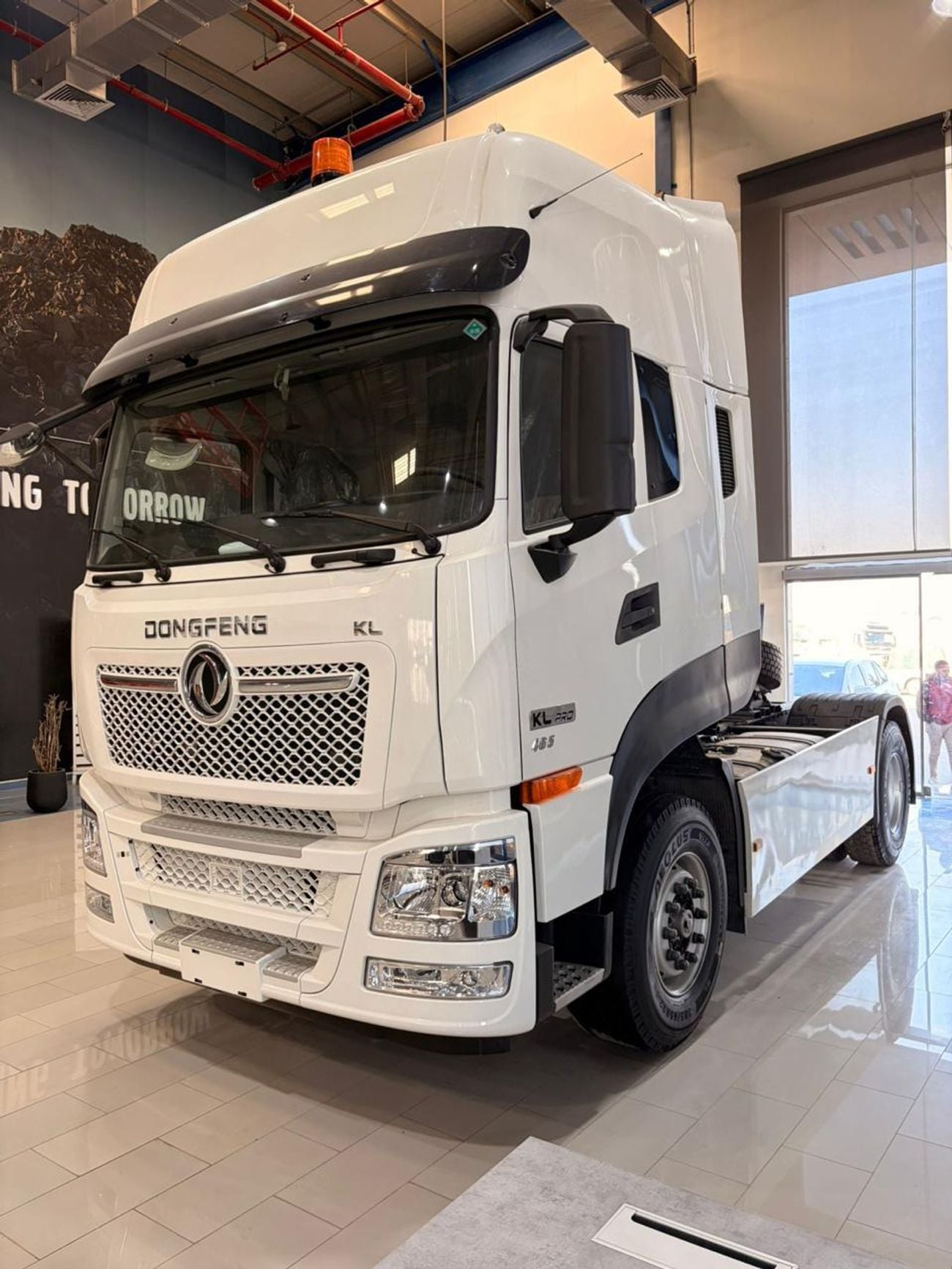 Dongfeng KL 460 HP Euro V Engine 12-Speed ZF AMT Transmission 600L Aluminum Fuel Tank DANA Axles with Differenti