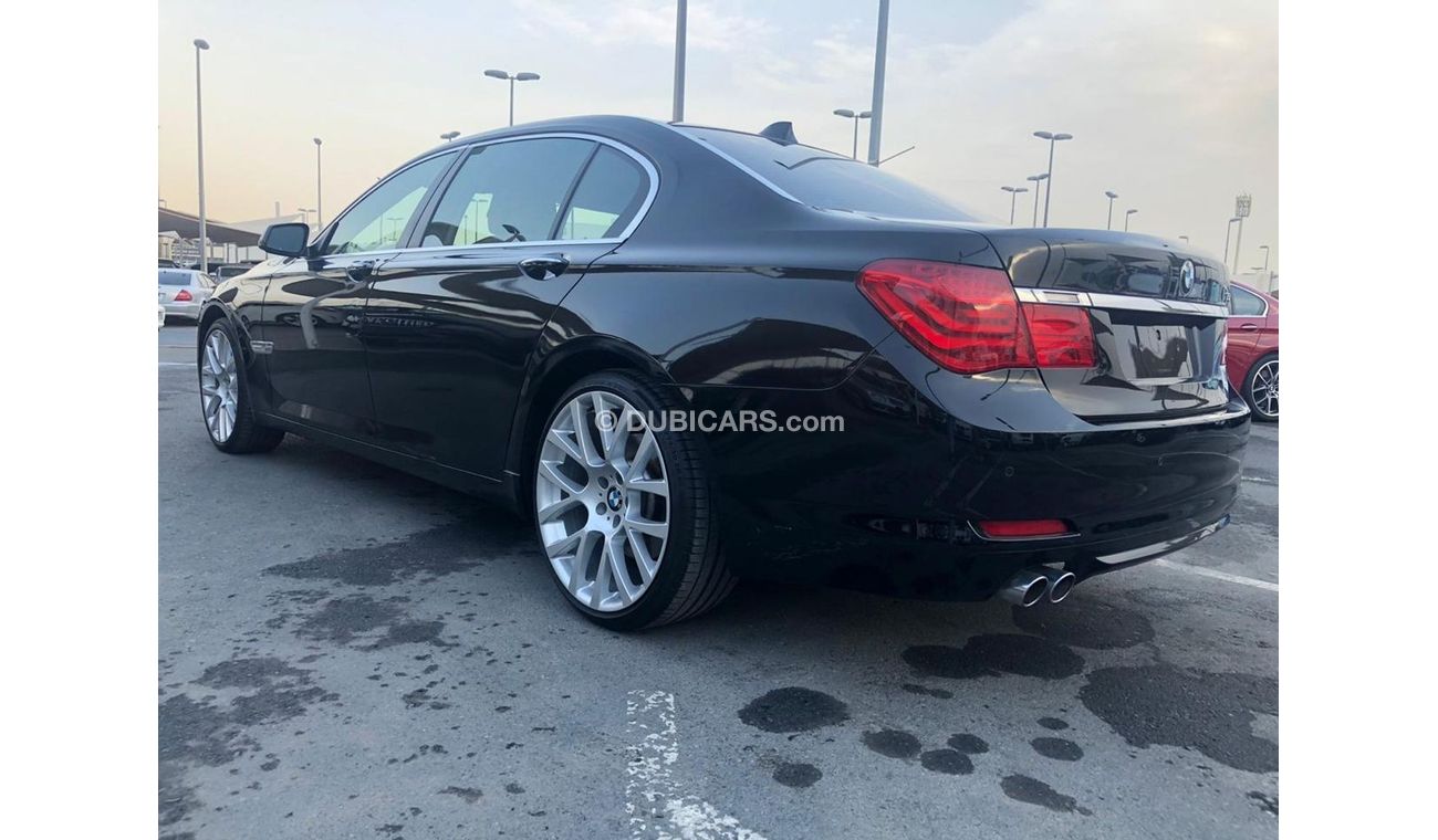 بي أم دبليو 730Li موديل 2012 خليجي فل مواصفات حاله ممتازه من الداخل والخارج مالك واحد من الوكاله فل مواصفات كراسي جلد