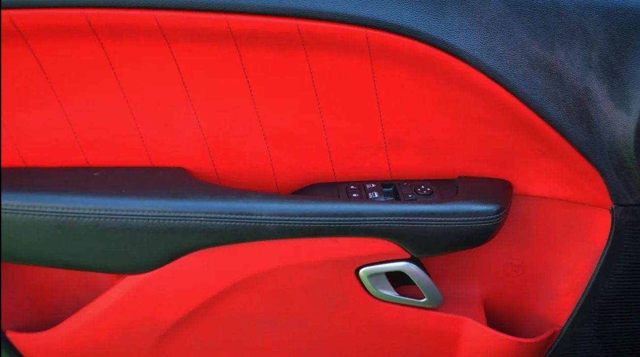 Dodge Challenger Challenger SXT V6 3.6L 2019/ SRT Kit/ Leather Interior/ Excellent Condition