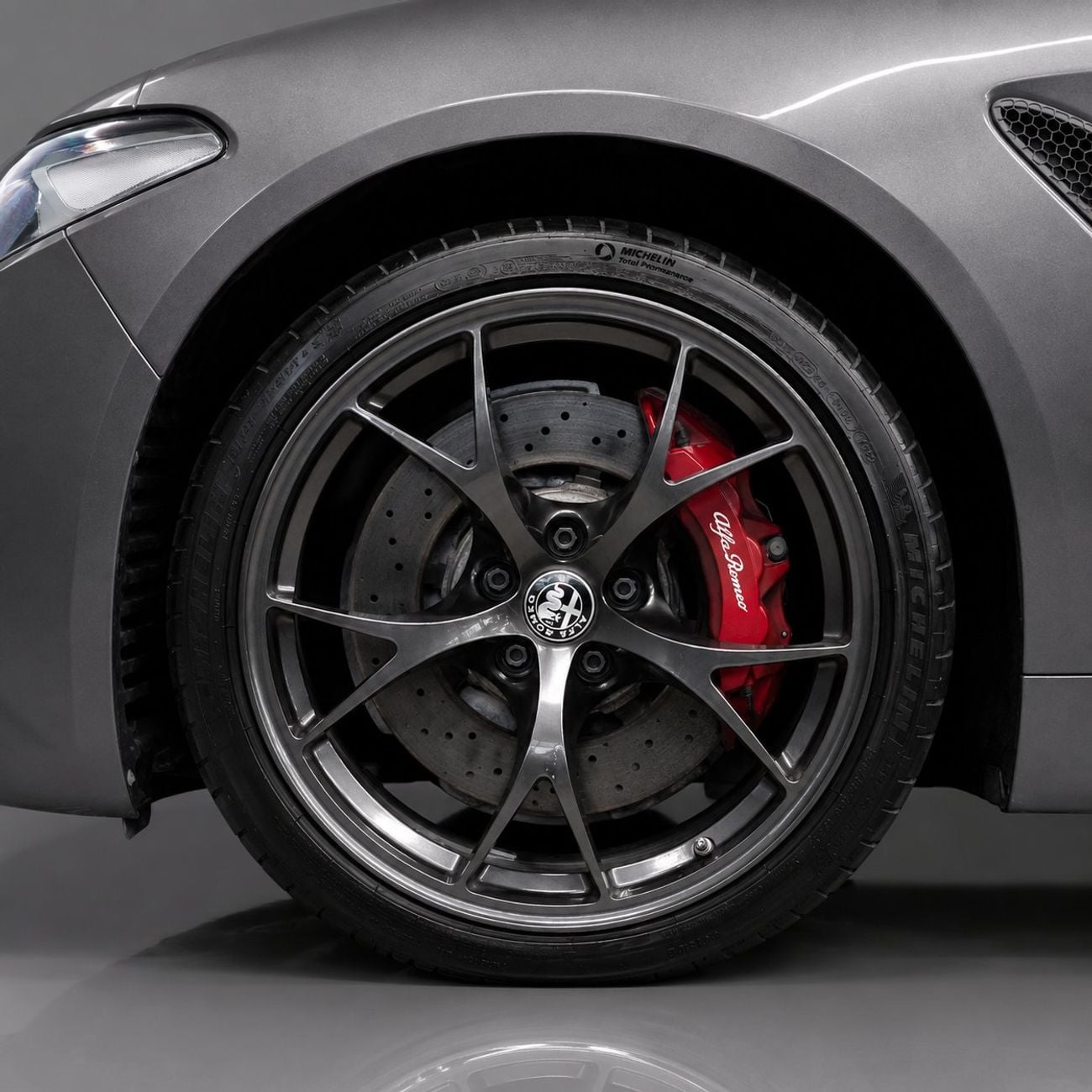 ألفا روميو جوليا QUADRIFOGLIO