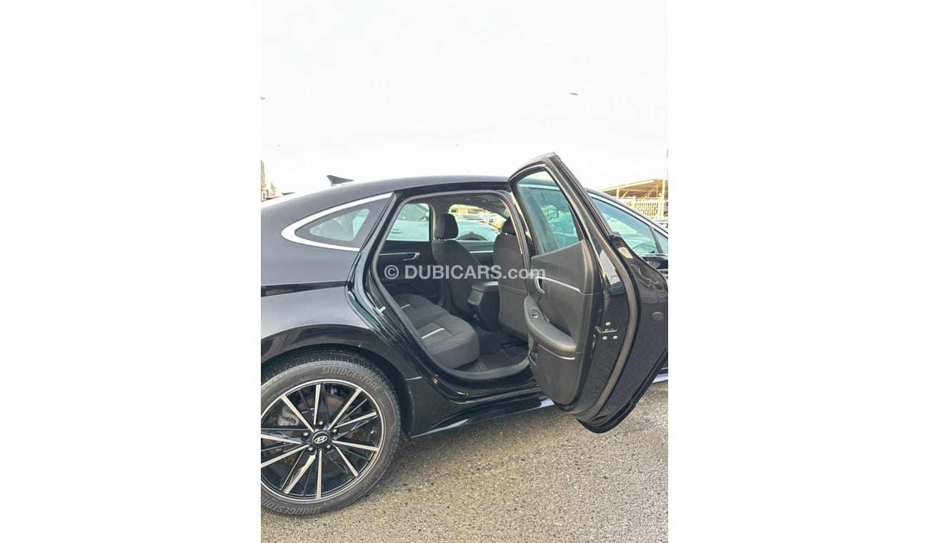 هيونداي سوناتا السيارة جيدة جدا ونظيفة