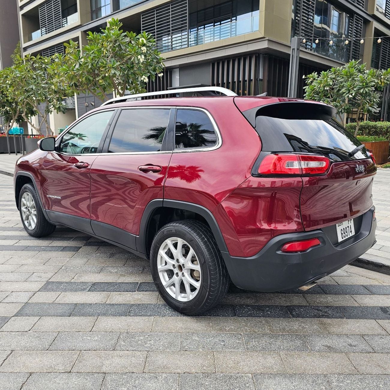 جيب شيروكي Longitude 2.4L URGENT PRICE