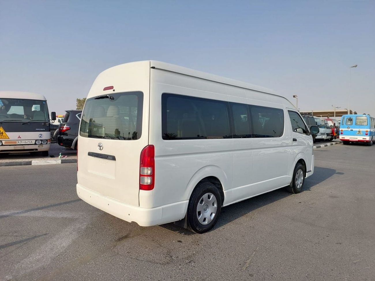 تويوتا هاياس TOYOTA HIACE COMMUTER VAN RIGHT HAND DRIVE(PM64467)