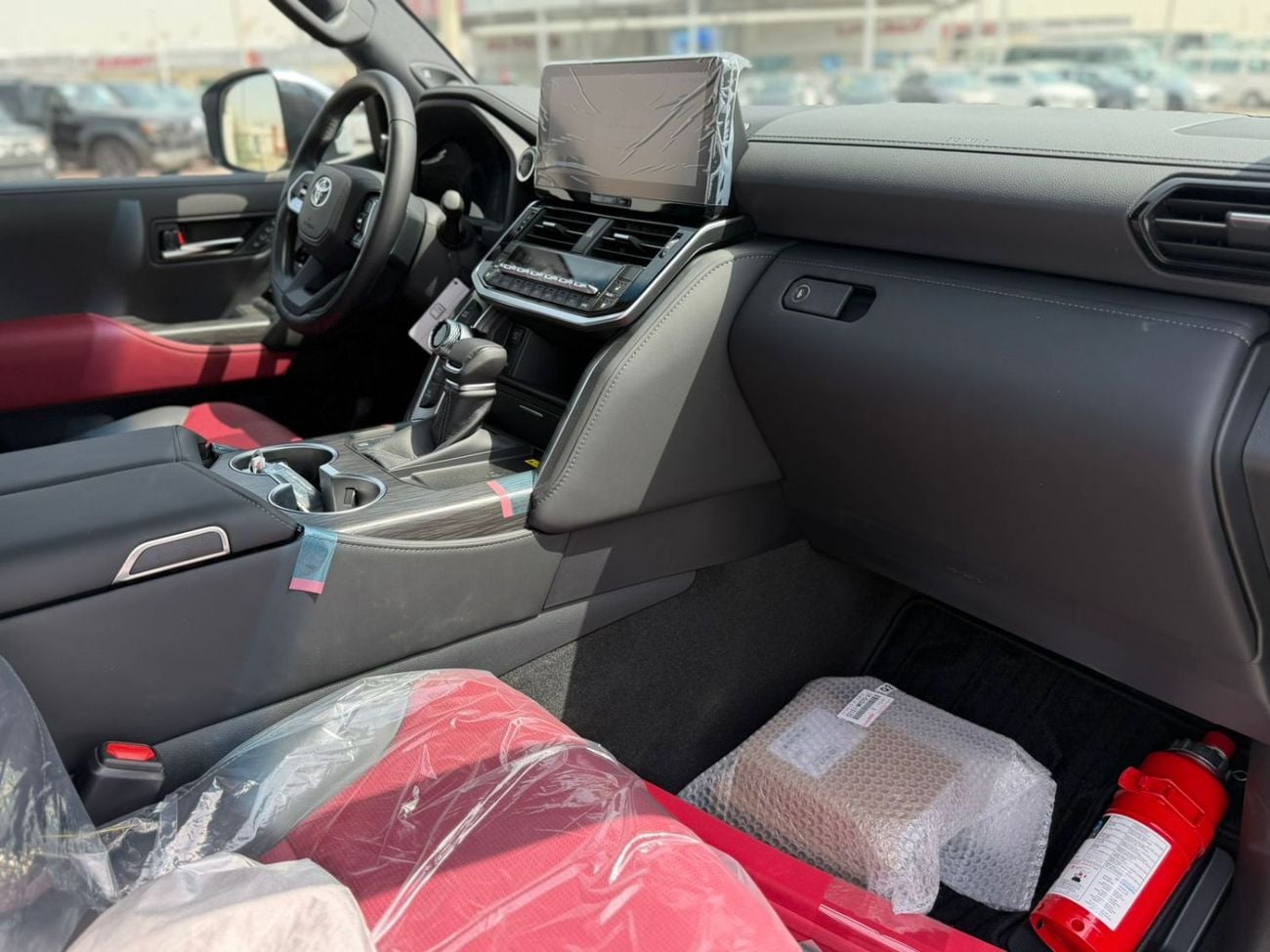 Toyota Land Cruiser TOYOTA LANDCRUISER LC300 VXR INSIDE BURGUNDY 2026 AL FUTTAIM SPECS