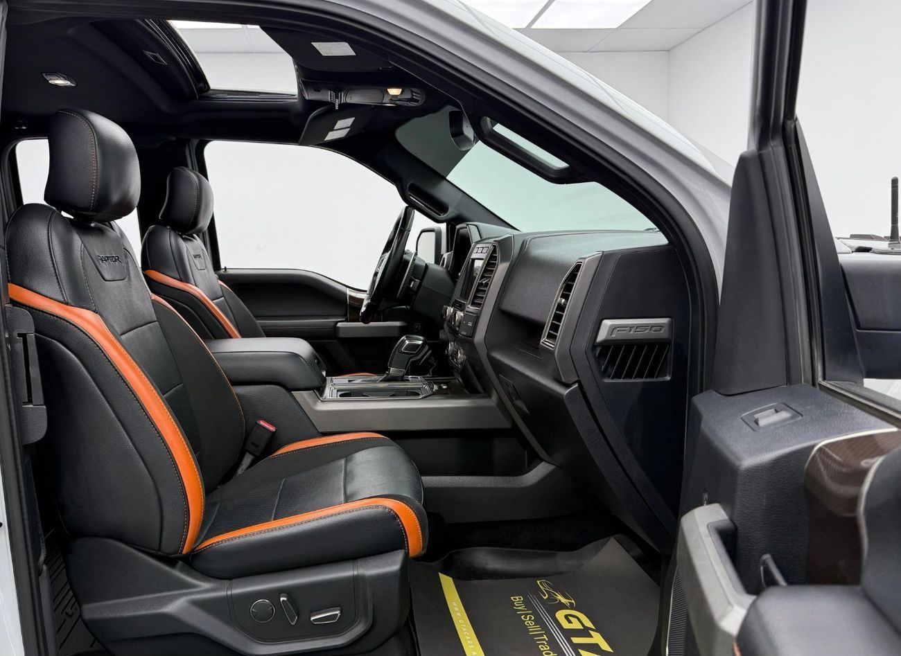 Ford F 150 Raptor 2017 Ford F-150 Raptor, Service History, Excellent Condition, GCC