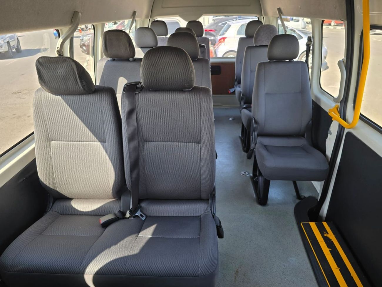 Toyota Hiace TOYOTA HIACE COMMUTER VAN RHD 2016 MODEL 3.0 L DIESEL AUTOMATIC(PM30307)