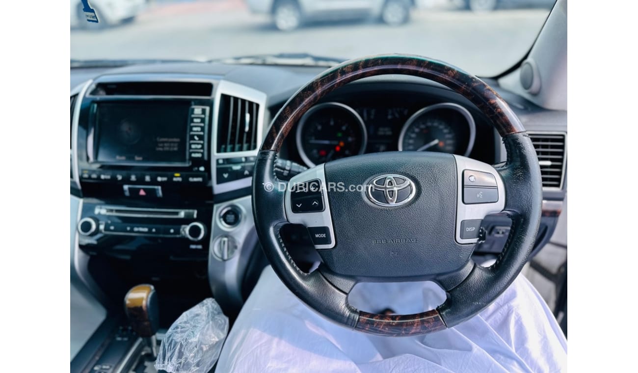 تويوتا لاند كروزر Sahara top of the range