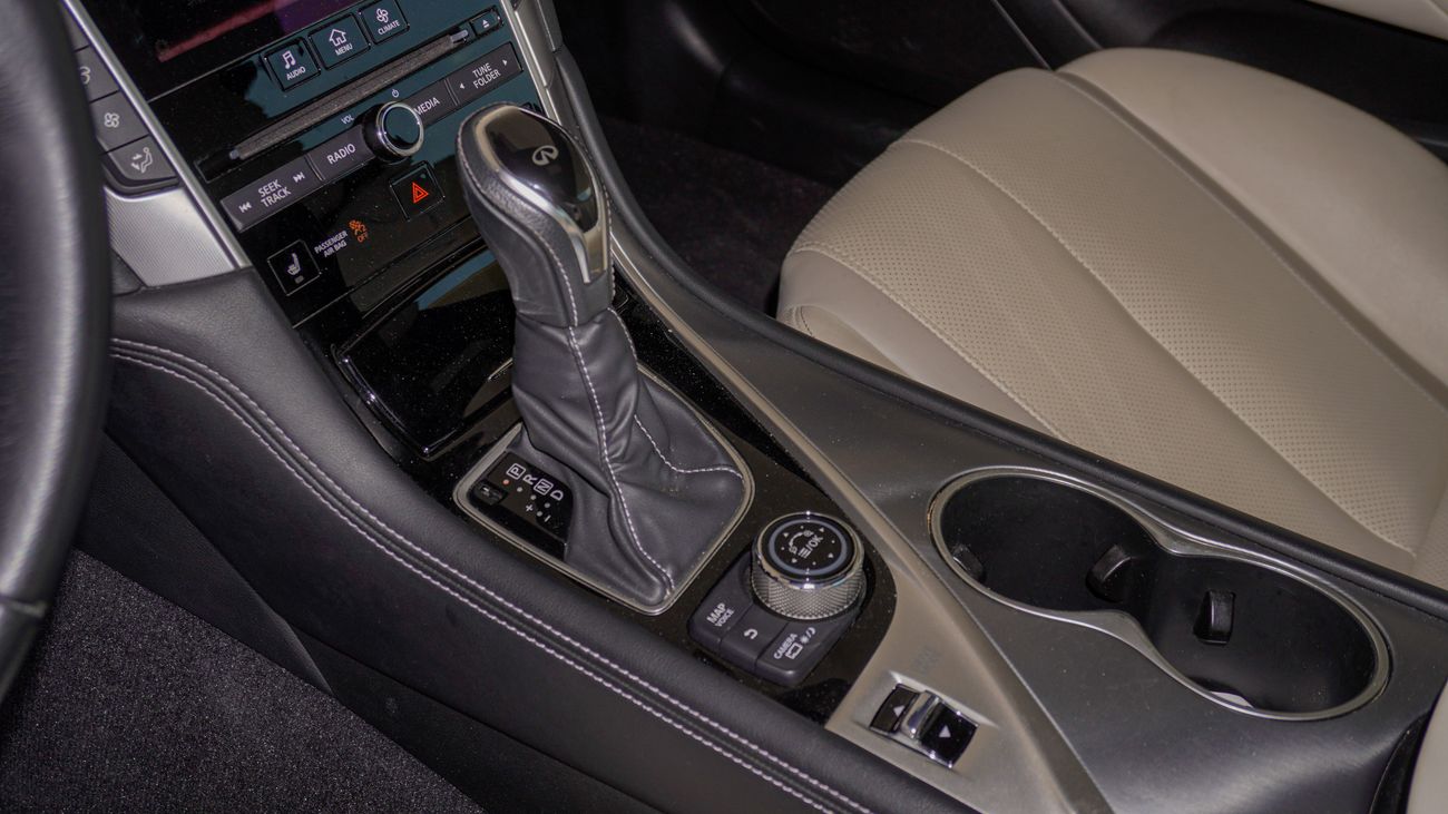 Infiniti Q60 PREMIUM LUXE