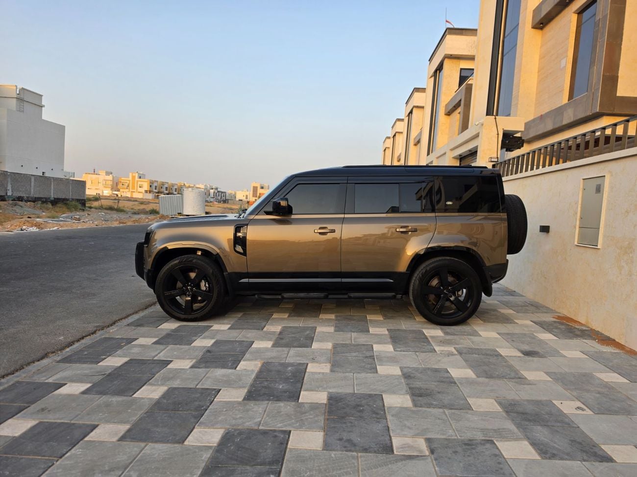 لاند روفر ديفندر 110 HSE P400
