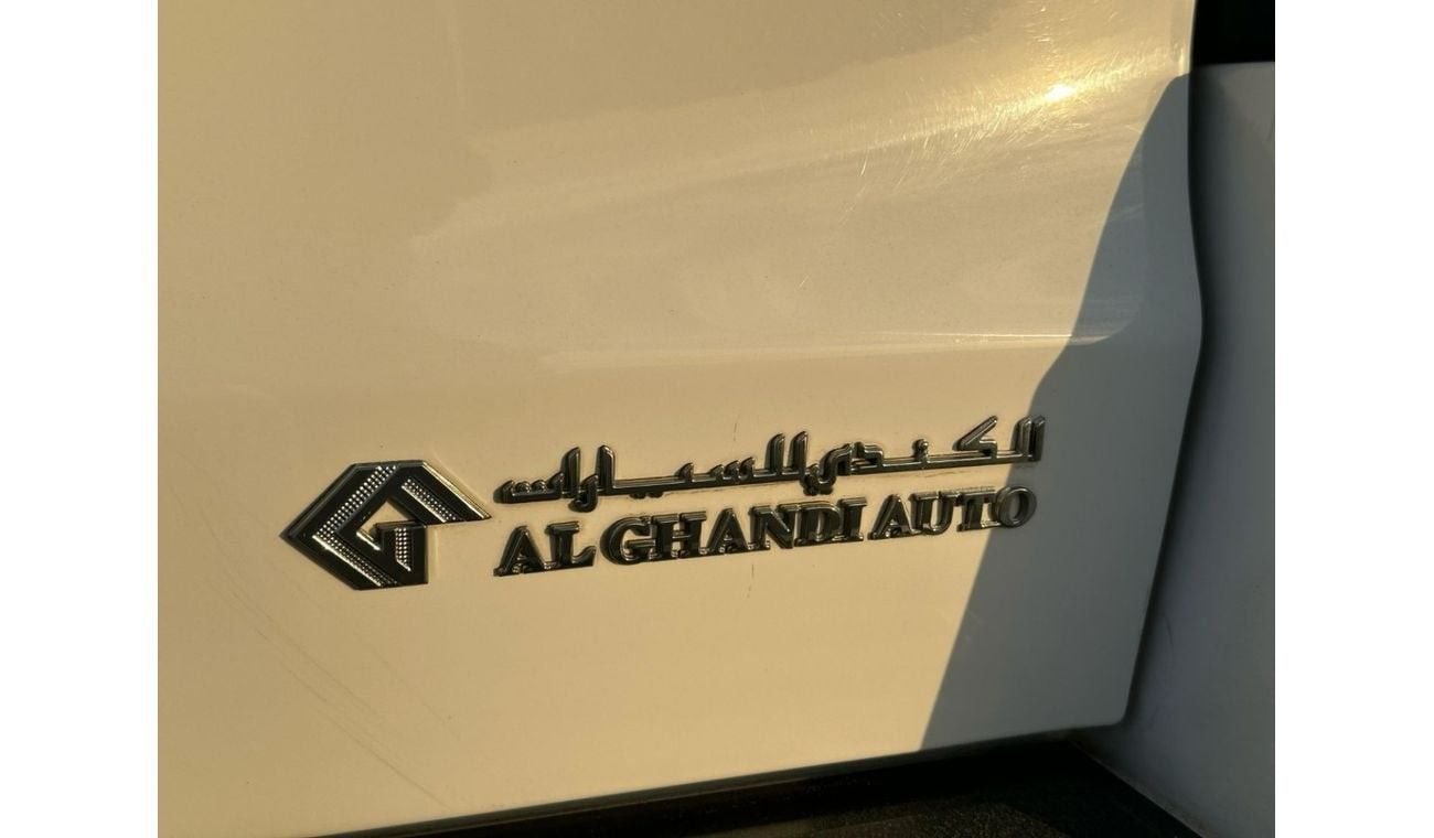 GMC Yukon SLE 5.3L 4WD (8 Seater) GMC YUKON 2017 GCC ORGINAL PAINT // ACCIDENT FREE // PERFECT CONDITION