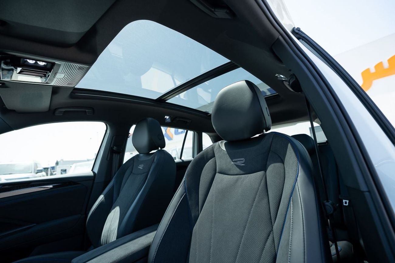 Volkswagen Tiguan Volkswagen Tiguan L Pro 380TSI AWD R-Line 2.0L Smart Premium Edition 2025