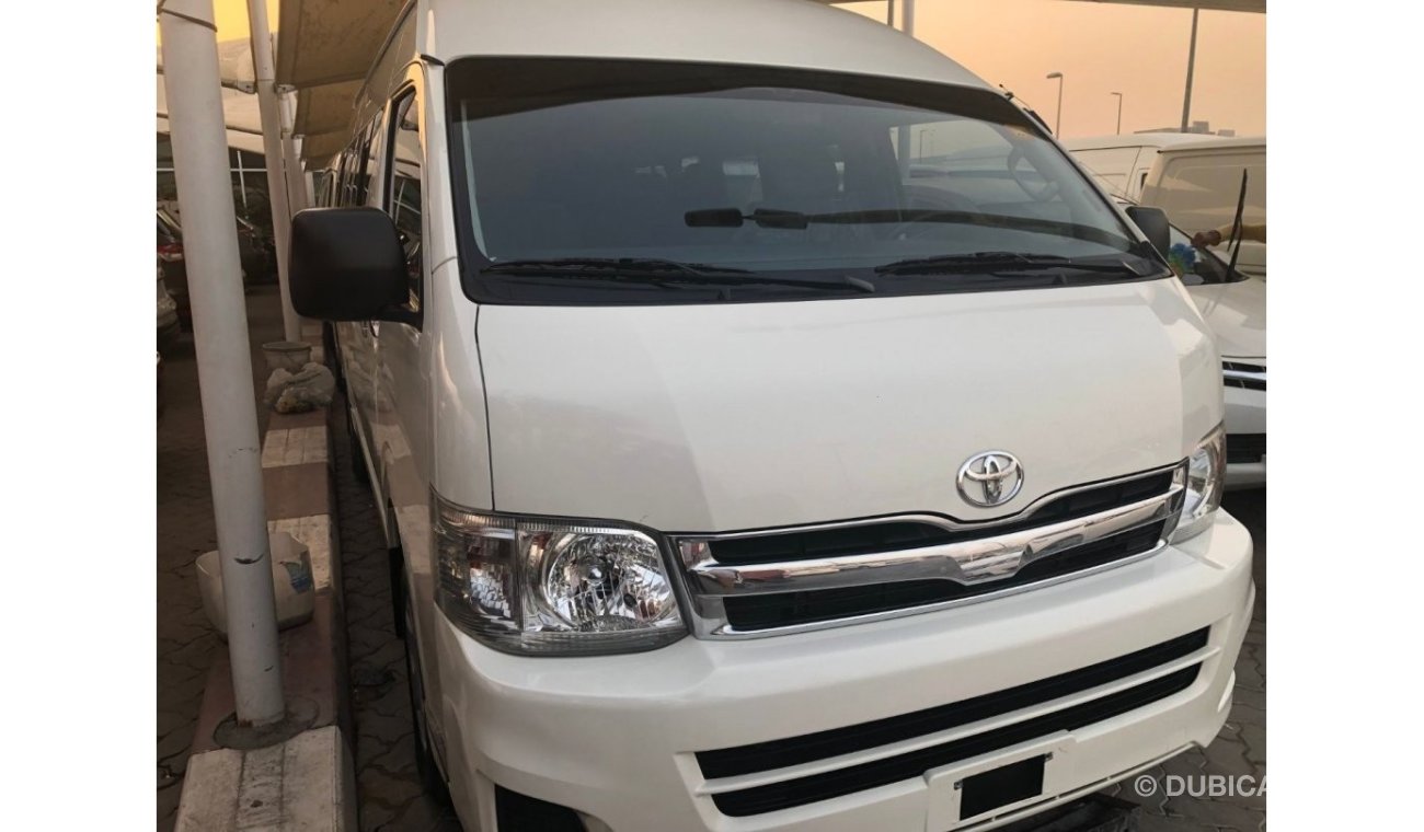 Toyota Hiace Toyota Hiace Highroof Bus 15 seater, A/T, model:2012. Free of accident.only done 2300 km