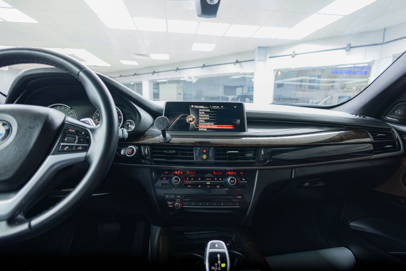 BMW X5 50i Luxury 4.4L (5 Seater)