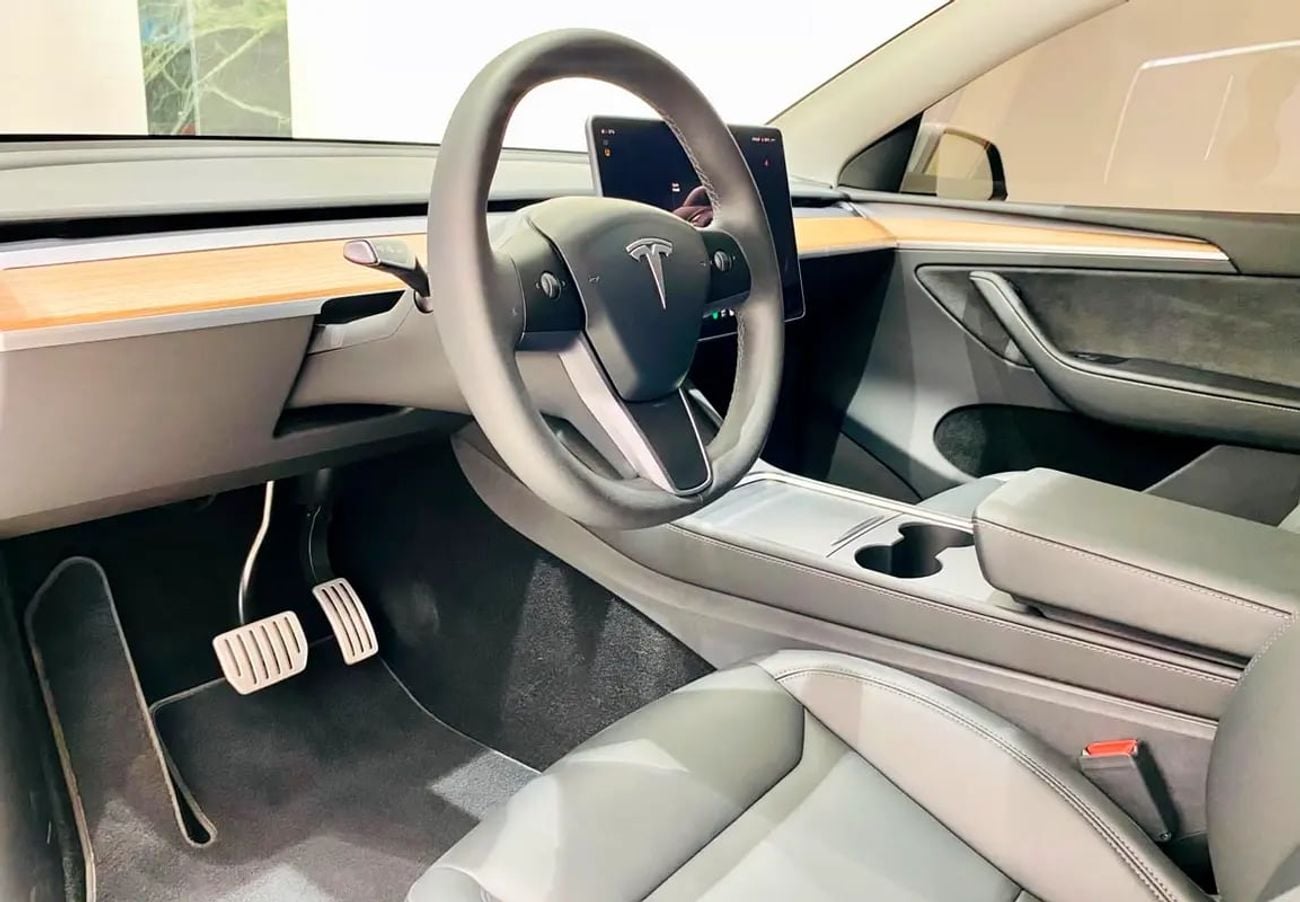 Tesla Model Y LONG RANGE Y DUAL MOTOR MODEL : K M : 10, 000 GCC SPECS UNDER WARRANTY AND SERVICE