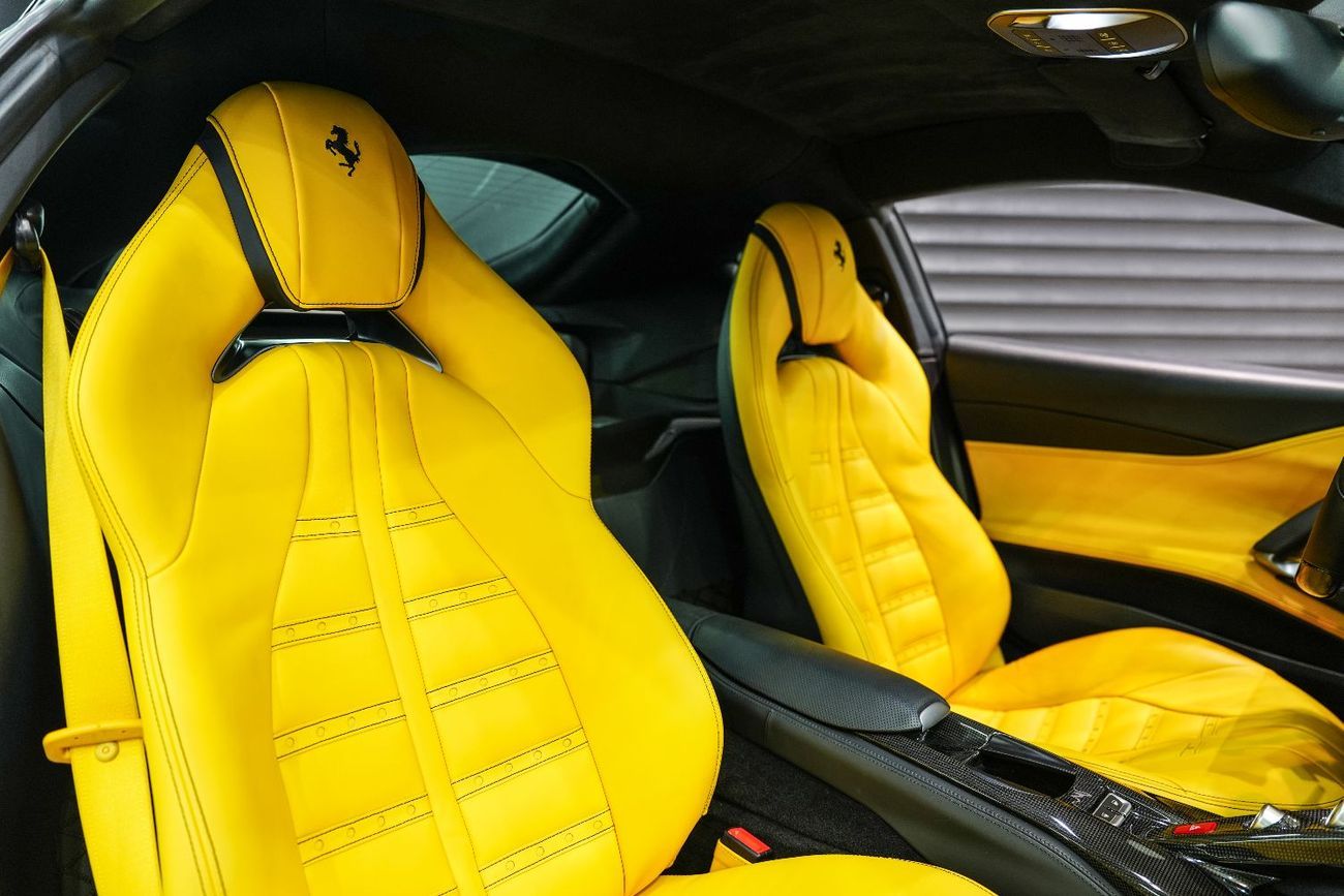 فيراري 812  سوبرفاست Carbon Package, JBL Audio, Passenger Display, Daytona Seats, GCC Specs!!