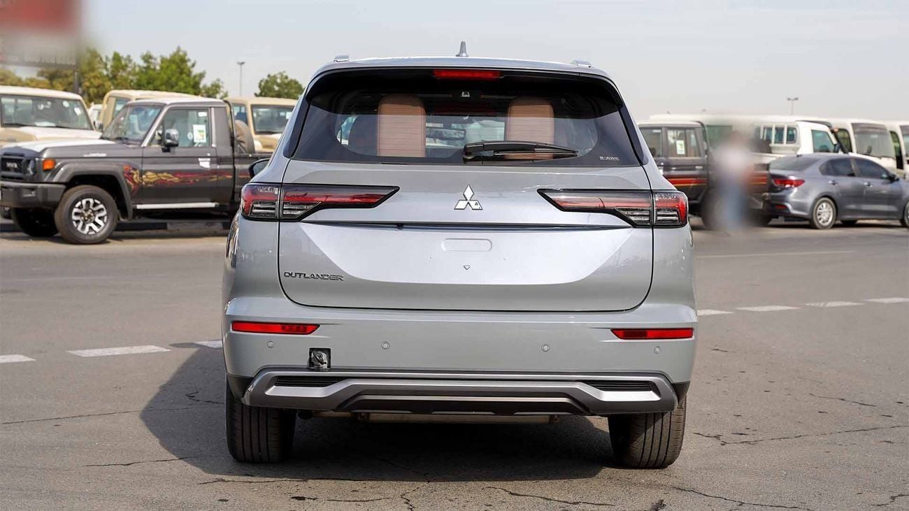 ميتسوبيشي آوتلاندر ميتسوبيشي أوتلاندر بريميوم 2026 (G08) 2.5 لتر | SUV بسبعة مقاعد | مواصفات الخليج | للتصدير فقط
