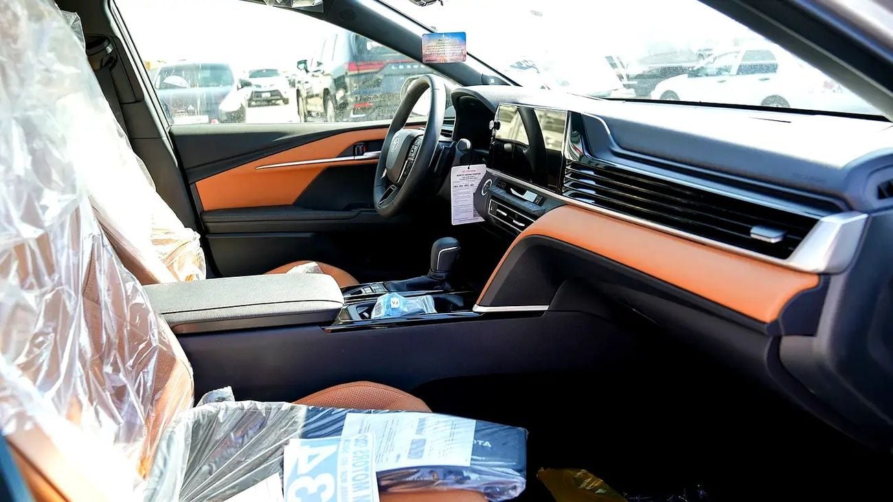 Toyota Camry LUMIERE HEV Lumiere HYBRID GCC Spec