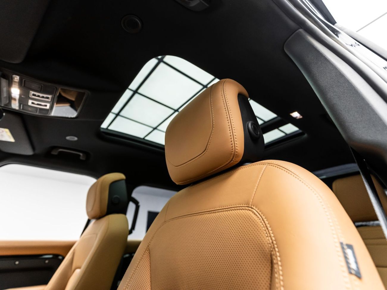 Land Rover Defender 2023 Land Rover Defender 130 P400 HSE, 2028 Warranty + Service History, Low KMs, GCC