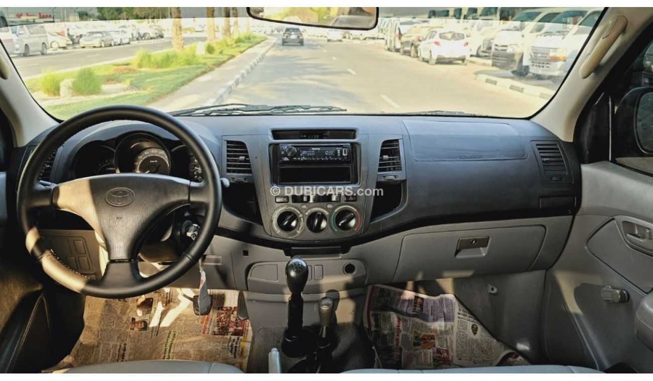 Toyota Hilux MANUAL TRANSMISSION | 2.5L DIESEL ENGINE | LEFT-HAND-DRIVE