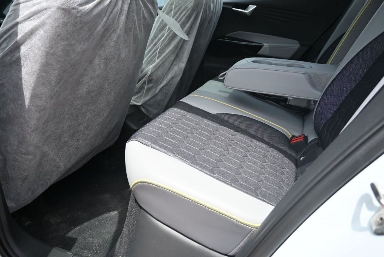 Volkswagen ID.3 Volkswagen ID 3 PRO, FWD, 5 Doors Electric Engine, 20 inch Alloy wheels, Close Panoramic Roof, Heads