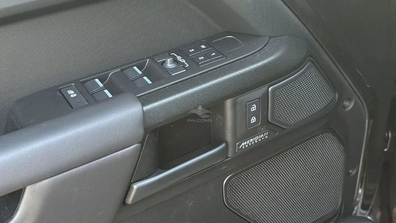 Land Rover Defender 4.4L OCTA AWD 5DR SWB AT