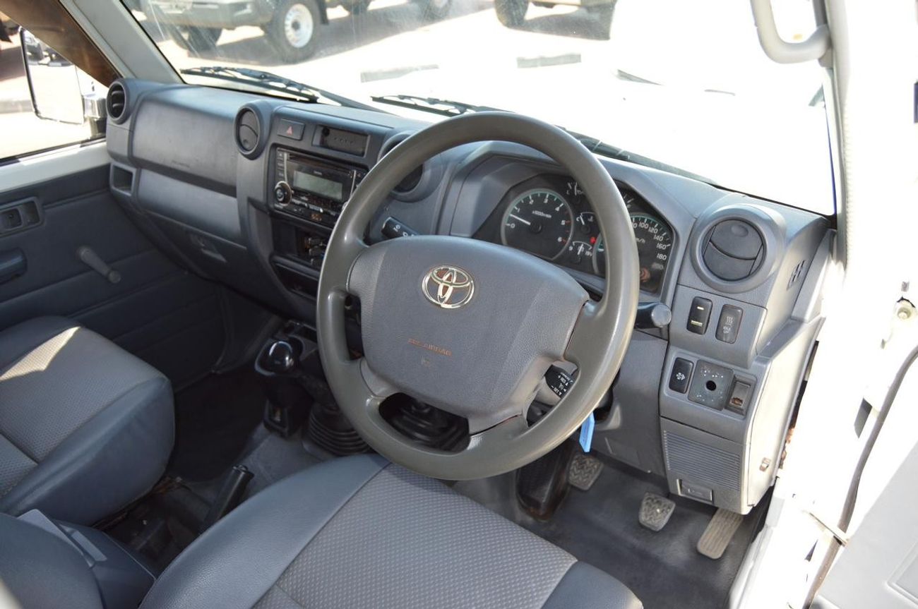 تويوتا لاند كروزر بيك آب