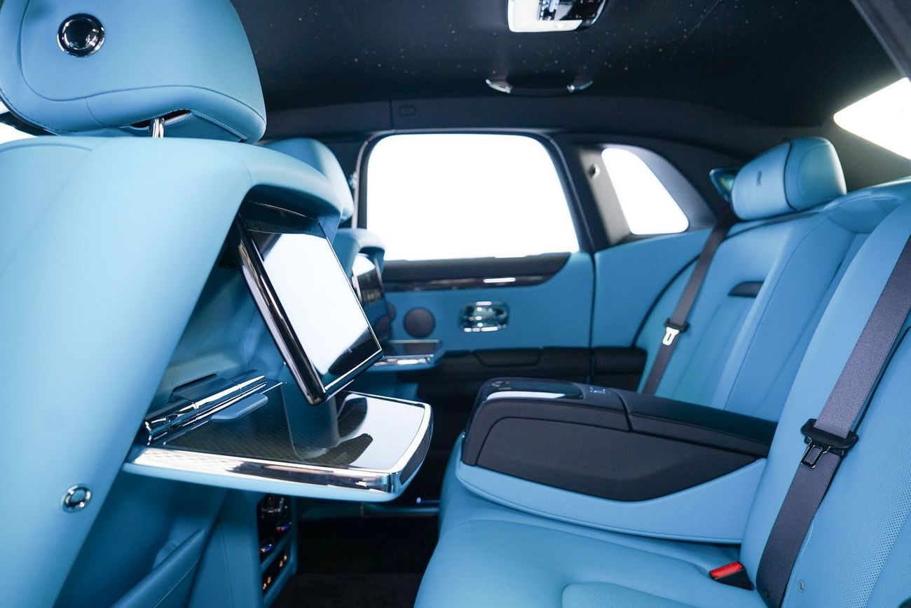 رولز رويس جوست BLACK BADGE