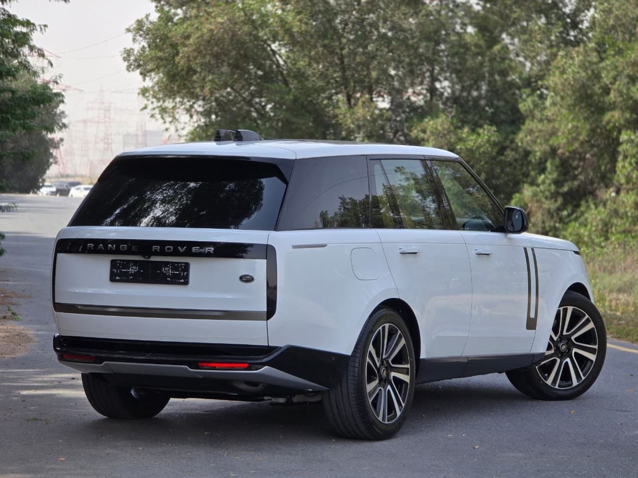 Land Rover Range Rover SE P400 3.0L RANGE ROVER SE 2023 GCC // FULL OPITION // PERFECT CONDITION // LOW MILEAGE