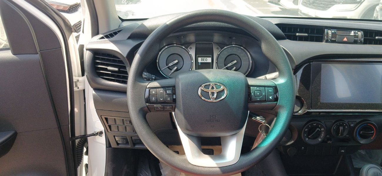 Toyota Hilux Toyota Hilux 2.4L Diesel MT SC 4x2  2024YM