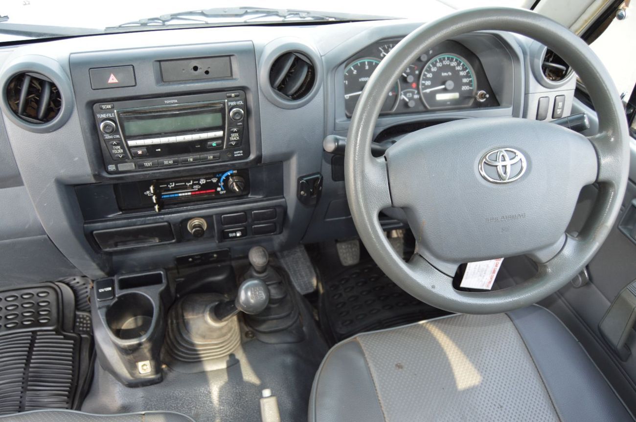 Toyota Land Cruiser Pick Up Toyota Land Cruiser Pick-Up Single Cabin Year: 2010 Color: Silver