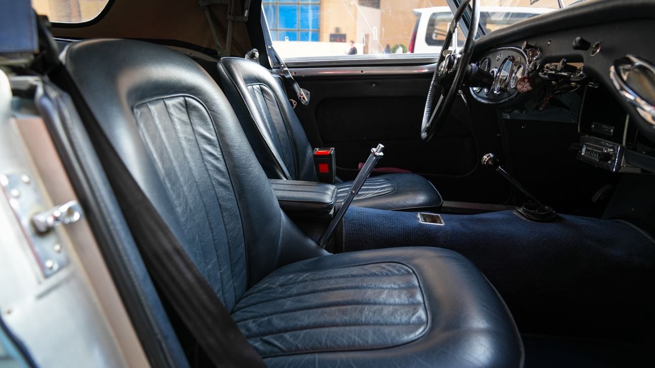 Austin Healey 3000 ice blue, wire wheels